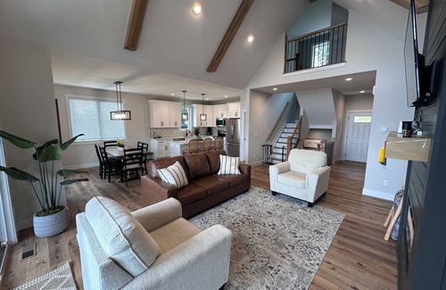 Williamstown House | Brand New Lakefront Retreat on Williamstown Lake 7 Miles from The Ark