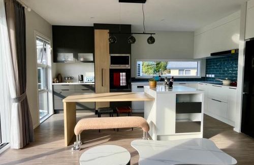 Two Mile Bay Apartment | brand new Lakeside cozy deluxe
