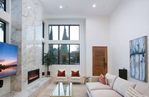 Greater Wilshire - Hancock Park House | Brand new lavish/elegant home! Luxury and style!