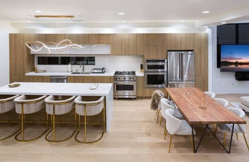 Greater Wilshire - Hancock Park House | Brand new lavish/elegant home! Luxury and style!