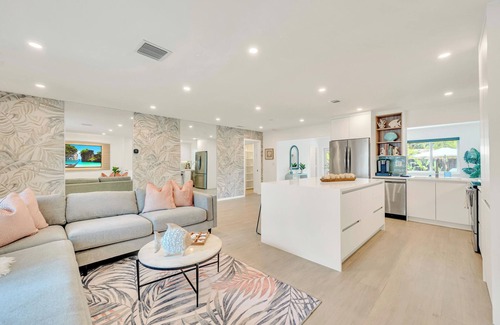Plantation House | Brand new listing, Heated Pool, Fire Pit, Games, 15 Min to the beach & Las Olas