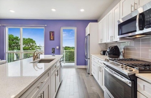 Bywater Condo | *BRAND NEW LISTING* Luxury Penthouse Near the French Qtr. w/parking