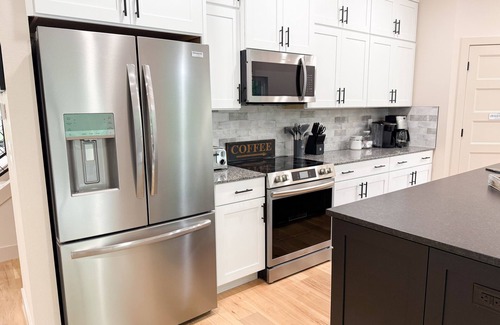 Bella Vista House | Brand New Lux Mountain Trails Retreat+ 3BR 3BA