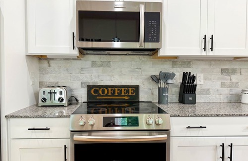Bella Vista House | Brand New Lux Mountain Trails Retreat+ 3BR 3BA