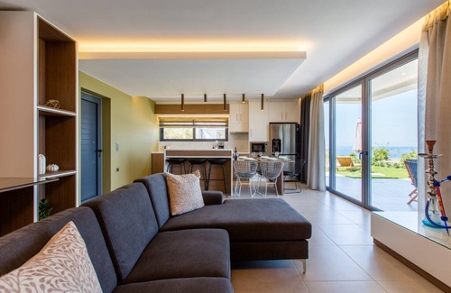 Kolymbari Villa | Brand new lux villa★Private Pool★ Seaview & BBQ★Bathtube with Hydromassage