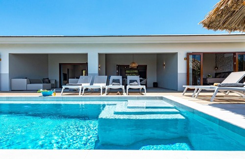 Bisento Villa | Brand new luxurious villa with bay and mountain view