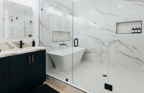 Morena House | Brand New Luxury, Game Room, Jacuzzi, Views!