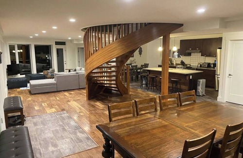 Golden House | Brand new modern lodge in perfect location