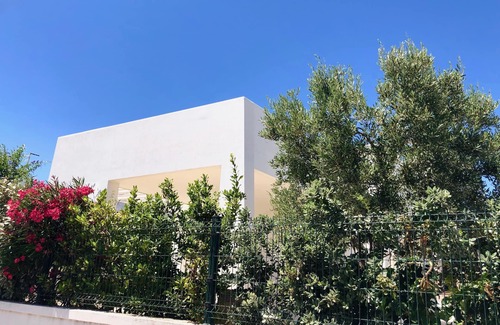 Ostuni House | Brand new, modern Mediterranean holiday home by the sea with roof terrace u. sea view