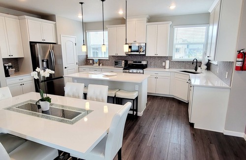 Colorado Springs House | Brand new! Modern Luxury TownHome. Great location in North Gate, near USAFA