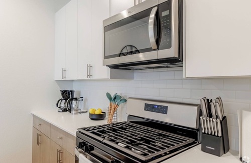Berkley Apartment | Brand new modern 1-bedroom apartment with Spectacular Amenities