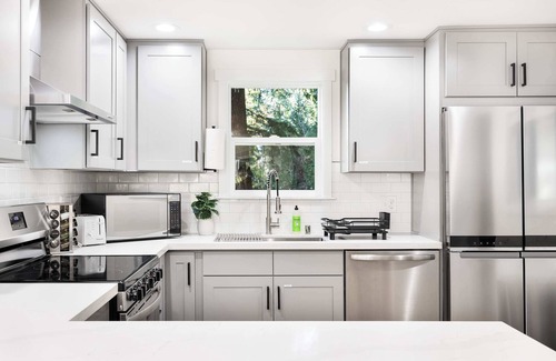 Highland Terrace House | Brand New Modern 4B/2B Rambler by Super Market
