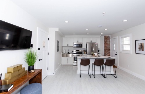 Sandusky Condo | Brand New Modern Condo near Cedar Point