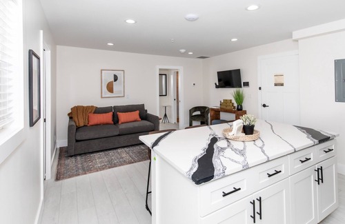 Sandusky Condo | Brand New Modern Condo near Cedar Point