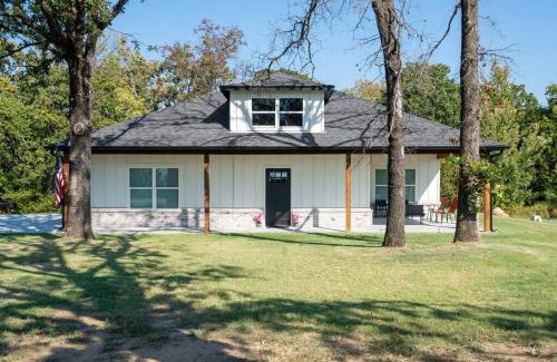 Tulsa House | Brand New Modern Getaway on Private Land!