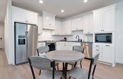 Tulsa House | Brand New Modern Getaway on Private Land!