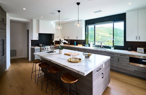 Malibu House | Brand New Modern Home 7 minutes from the beach!