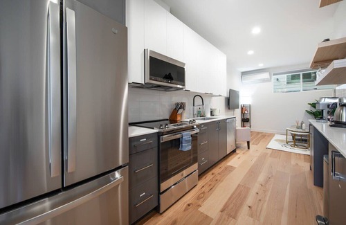 Wallingford House | Brand New Modern Home with Seattle City View|95 ws