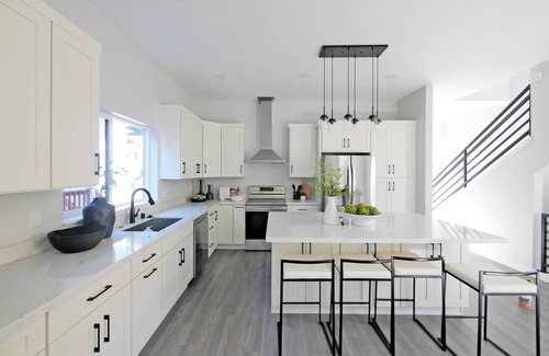 Columbia City Condo | Brand New Modern Home with Rooftop Terrace, Jacuzzi, Garage, and high-speed Wifi