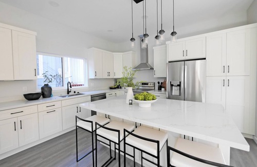 Columbia City Condo | Brand New Modern Home with Rooftop Terrace, Jacuzzi, Garage, and high-speed Wifi
