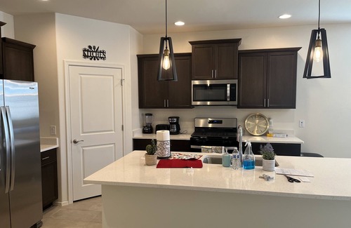 Tucson House | 💥✨BRAND-NEW Modern Home with New Appliances, Ready for you.✨💥