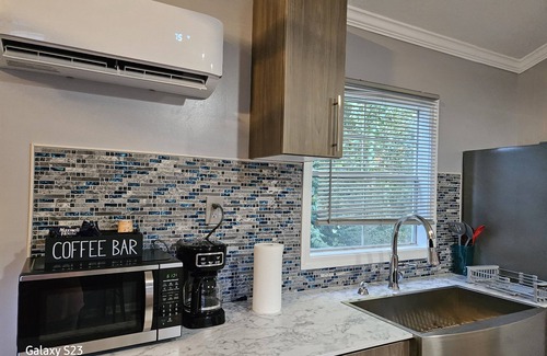 Athens House | Brand New Modern King Suite10mins from Downtown