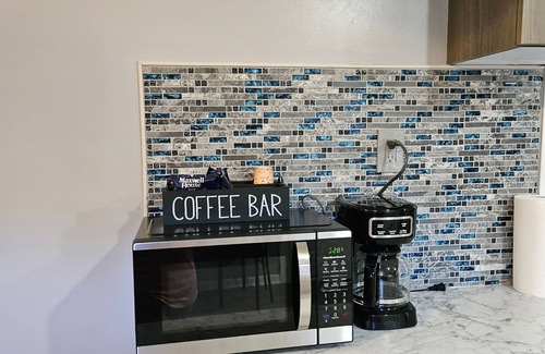 Athens House | Brand New Modern King Suite10mins from Downtown