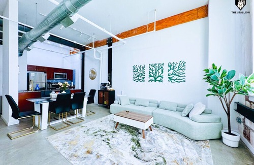 Downtown Memphis Apartment | BRAND NEW Modern Spacious Loft in Downtown with free parking