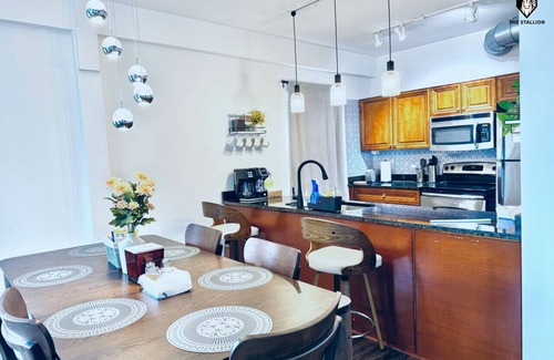Downtown Memphis Apartment | BRAND NEW Modern Spacious Loft in Downtown with free parking