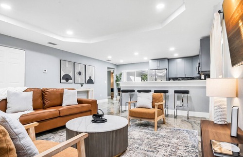 Lantana House | Brand New Modern Villa - Fully Fenced Backyard