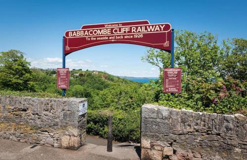 Torquay House | *Brand New* Olive Grove Cottage