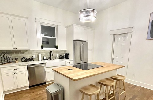 West End House | BRAND NEW Open-Concept near Mercedes-Benz!