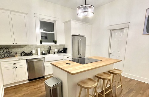 West End House | BRAND NEW Open-Concept near Mercedes-Benz!