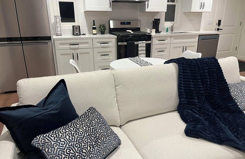 Seaside Apartment | Brand New Peaceful 2-bedroom Apartment Near Beach/Shopping