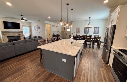 Emerson House | Brand new pet-friendly home 5 minutes from LakePoint Sports Complex!
