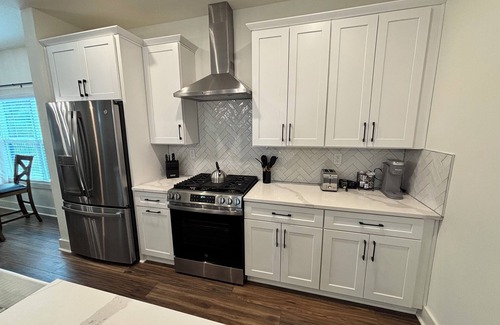 Emerson House | Brand new pet-friendly home 5 minutes from LakePoint Sports Complex!