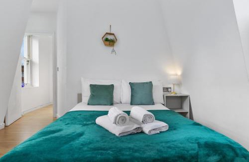 Latchmere Apartment | BRAND NEW - Private Rooftop - Zone 1 - 10mins Museums - For 1-5