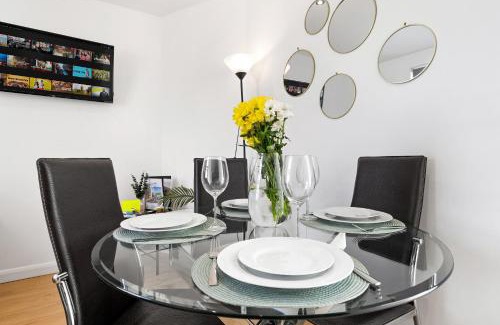 Latchmere Apartment | BRAND NEW - Private Rooftop - Zone 1 - 10mins Museums - For 1-5