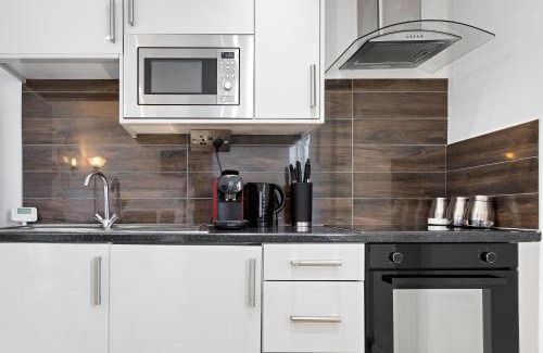 Latchmere Apartment | BRAND NEW - Private Rooftop - Zone 1 - 10mins Museums - For 1-5