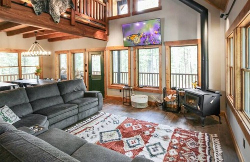 Donnelly Cabin | Brand New! Quintessential Cabin On East Mountain