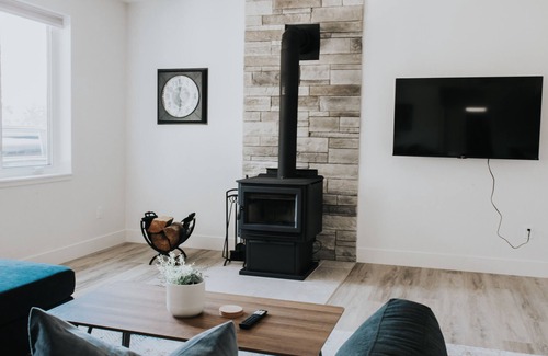 Vernon Apartment | Brand New Retreat Near Silverstar Mtn Resort