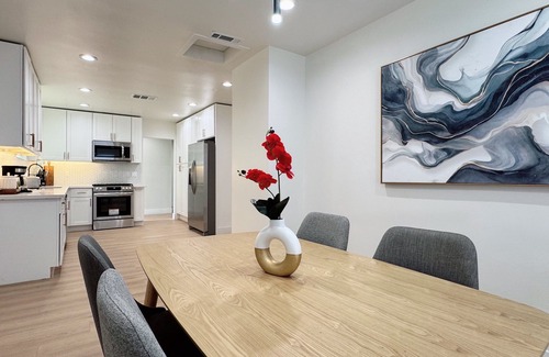 Bonita House | Brand New San Dimas Retreat, minutes to Trails/Raging Waters