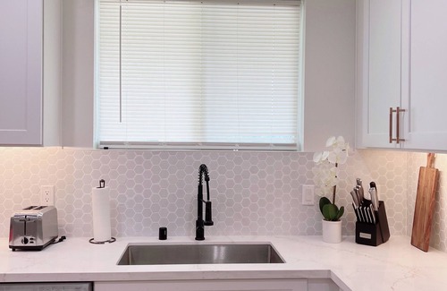 Bonita House | Brand New San Dimas Retreat, minutes to Trails/Raging Waters