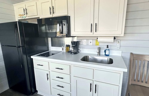 Crystal Beach House | Brand New*Steps to Beach*Family Friendly*Sleeps 6