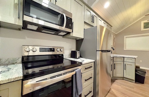 Hiawassee Cottage | Brand New Tiny Home in Downtown Hiawassee on the Lake!