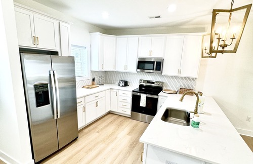 Lynchburg House | BRAND NEW! Townhome 8 minutes from LU