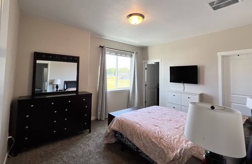 Tri-Cities House | Brand new townhome - fully furnished, close to local hospital