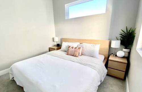 Jefferson Park House | Brand New Townhouse with Private Spacious Rooftop Deck