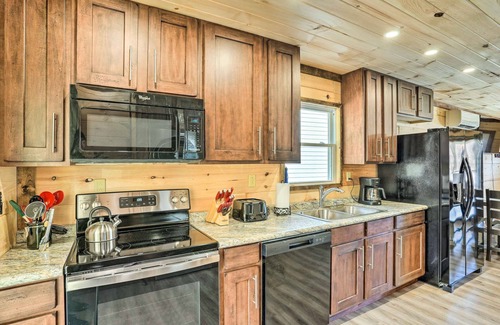Trenton Cabin | Brand-New Trenton Cabin: Panoramic Lake Views