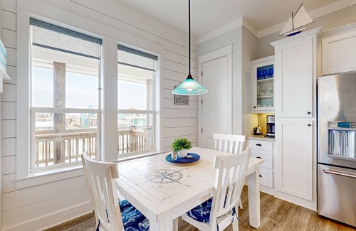 Galveston House | Brand-New Waterfront Home w/2nd-Story Deck in Upscale Community – On Canal